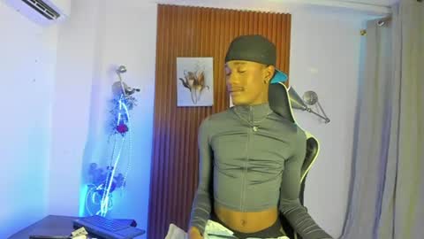 Snapshot of ikaro_blue chatting on July 7, 2026, 11:31 pm ikaro_blue online show from July 7, 2026, 11:31 pm
