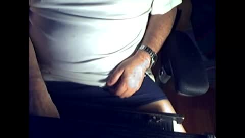 Snapshot of ikissuuuu chatting on January 15, 2026, 4:00 pm ikissuuuu online show from January 15, 2026, 4:00 pm