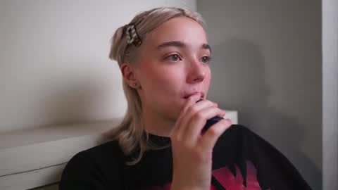 ileanacampbel online show from December 15, 2024, 2:48 pm