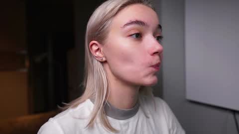 ileanacampbel online show from December 19, 2024, 4:56 am