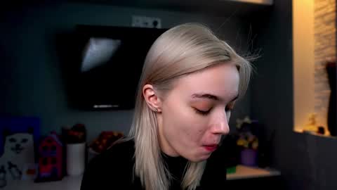 ileanacampbel online show from January 22, 2025, 5:48 am