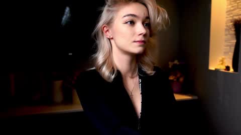 ileanacampbel online show from January 28, 2025, 4:50 am