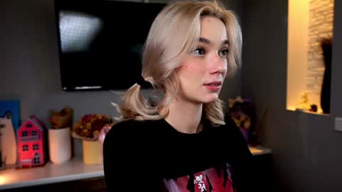 ileanacampbel online show from January 29, 2025, 6:54 am