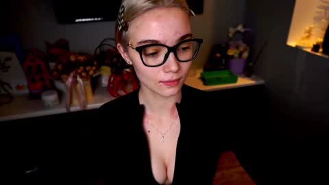 ileanacampbel online show from February 11, 2025, 3:29 am