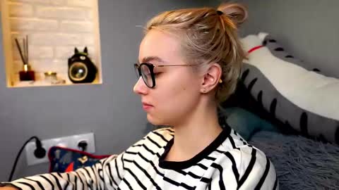 ileanacampbel online show from February 27, 2025, 4:52 am