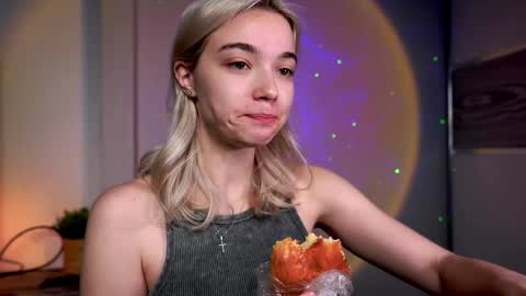 ileanacampbel online show from March 12, 2025, 3:57 am