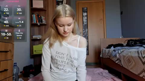 Snapshot of ilianamessersmith chatting on April 26, 2026, 8:23 am ShyLuna online show from April 26, 2026, 8:23 am