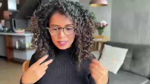 Kloe online show from February 19, 2025, 7:27 pm