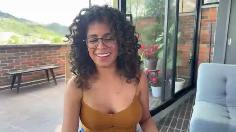 Kloe online show from February 26, 2025, 7:49 pm