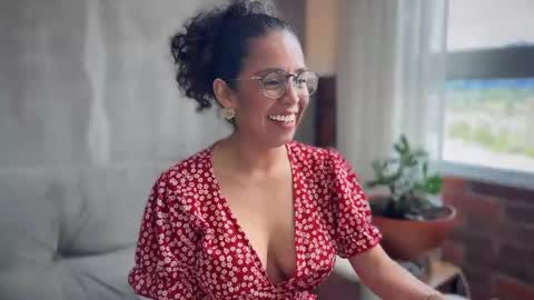 Kloe online show from October 9, 2025, 6:50 pm