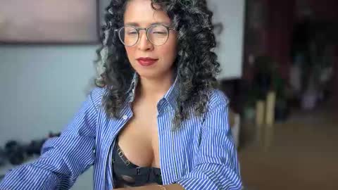 Kloe online show from October 11, 2025, 8:40 pm