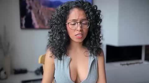 Kloe online show from April 29, 2026, 7:20 pm