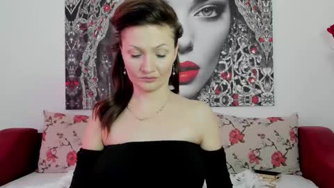 Snapshot of illegalbeauty87 chatting on December 4, 2025, 10:35 am Ingrid or more easier...Miss GoDDess Mistress online show from December 4, 2025, 10:35 am