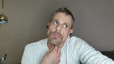 Ilovesquirterz1 online show from March 10, 2025, 7:53 am