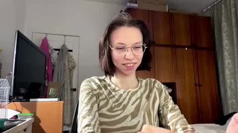 Alina online show from October 28, 2025, 5:37 pm