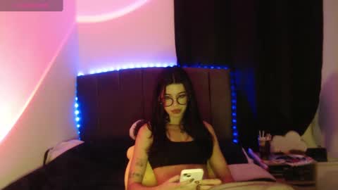 Snapshot of ily_bea chatting on October 4, 2025, 1:03 am Ily Bea online show from October 4, 2025, 1:03 am