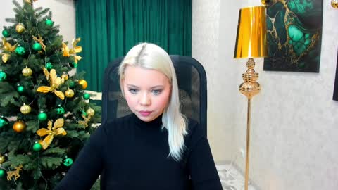Roxy online show from December 8, 2024, 7:22 pm
