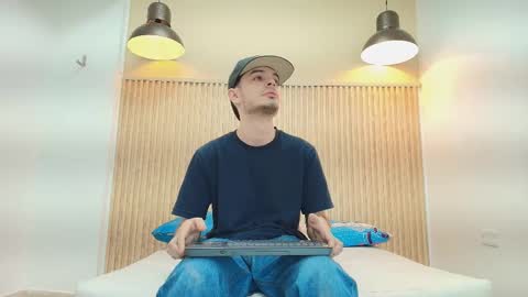 Snapshot of im_bull chatting on December 18, 2025, 3:07 pm BULL online show from December 18, 2025, 3:07 pm