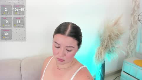 DAHLIA online show from April 7, 2026, 9:37 pm