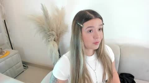Snapshot of im_dalhia chatting on May 21, 2026, 8:49 pm DAHLIA online show from May 21, 2026, 8:49 pm