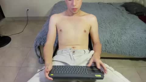 IM EMILIANOLUX online show from October 21, 2025, 7:58 pm