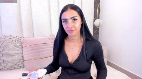 im_isabella1 online show from April 3, 2026, 5:16 am