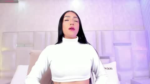 im_isabella1 online show from May 18, 2026, 8:58 pm