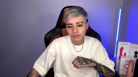 Laia online show from February 3, 2025, 2:03 am