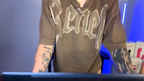 Laia online show from February 3, 2025, 11:15 pm