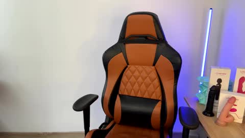 Laia online show from February 7, 2025, 1:11 pm