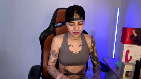 Laia online show from February 18, 2025, 10:14 pm