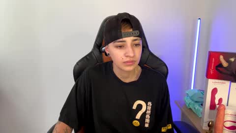 Laia online show from March 9, 2025, 8:10 pm