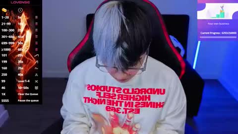 Laia online show from November 18, 2025, 1:11 am