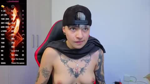 Laia online show from December 13, 2025, 7:53 pm