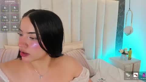 im_miadoll online show from May 25, 2026, 12:33 pm