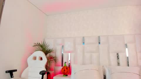 Nika online show from October 31, 2025, 1:34 pm