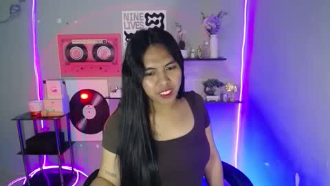 Snapshot of im_ur_girl_demure chatting on April 10, 2026, 8:24 pm kyline online show from April 10, 2026, 8:24 pm
