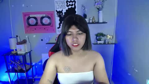 Snapshot of im_ur_girl_demure chatting on May 8, 2026, 10:20 am kyline online show from May 8, 2026, 10:20 am
