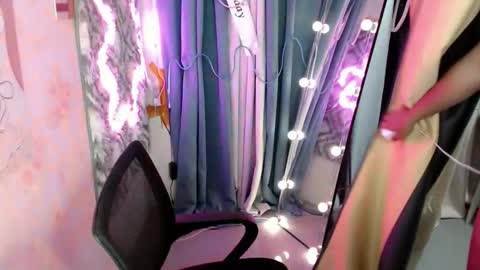 im_urloving_mama69 online show from December 18, 2025, 4:35 pm