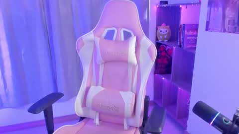 Danibabe online show from December 4, 2025, 9:34 pm