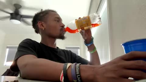 Snapshot of imchokingchicken chatting on September 24, 2025, 10:13 pm imchokingchicken online show from September 24, 2025, 10:13 pm