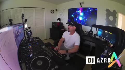 Snapshot of imdjazra chatting on February 6, 2025, 8:02 pm DJ Azra online show from February 6, 2025, 8:02 pm