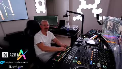 Snapshot of imdjazra chatting on February 21, 2025, 2:06 am DJ Azra online show from February 21, 2025, 2:06 am