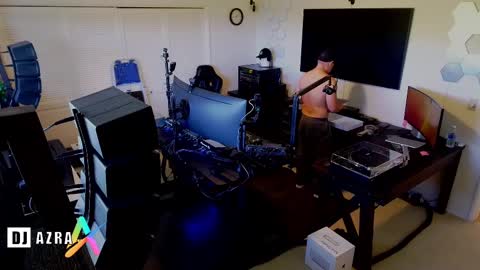 Snapshot of imdjazra chatting on February 22, 2025, 8:42 pm DJ Azra online show from February 22, 2025, 8:42 pm