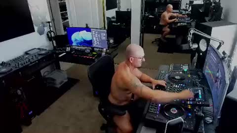 Snapshot of imdjazra chatting on June 16, 2026, 8:33 pm DJ Azra online show from June 16, 2026, 8:33 pm