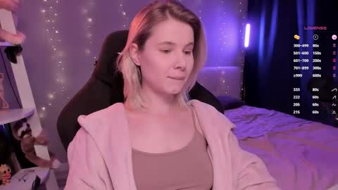 Mia online show from April 12, 2026, 10:09 am