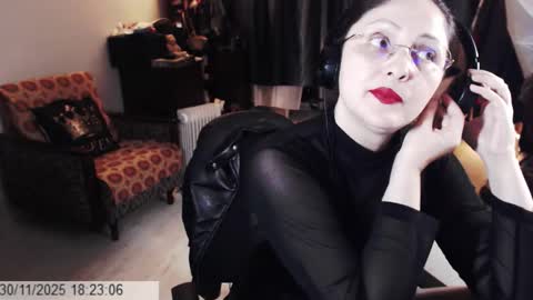 Empress online show from November 30, 2025, 4:22 pm