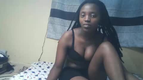 Snapshot of imyour_girl chatting on October 25, 2025, 12:45 pm Im sonny online show from October 25, 2025, 12:45 pm