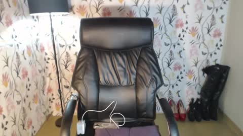 Snapshot of imyourlegalbaby chatting on January 7, 2025, 2:41 pm Aki online show from January 7, 2025, 2:41 pm