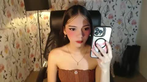 Snapshot of imyourlegalbaby chatting on February 4, 2025, 5:21 am Aki online show from February 4, 2025, 5:21 am